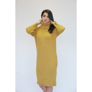 Дамска плетена рокля с висока яка
