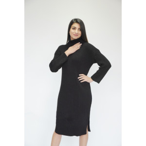 Дамска плетена рокля с висока яка