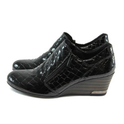 Черни дамски обувки лачени с платформа МИ 300-847 черниKP