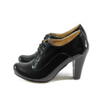 Дамски обувки с ток ЕО лачени черни 14020 черен лакKP