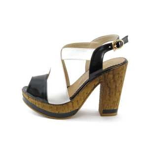 Дамски сандали в черно и бяло МИ 4203 черно-белиKP