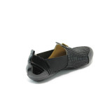 Черни дамски обувки спортни МИ 01 черно точкиKP