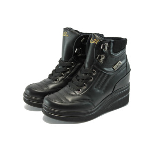 Дамски боти черни с платформа МИ 405 черниKP