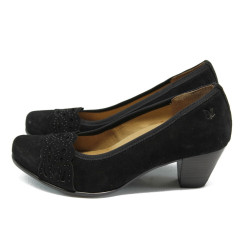 Черни велурени дамски обувки за широко стъпало Caprice 9-22401-24 черен велурKP
