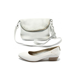 Бели дамски обувки и чанта комплект