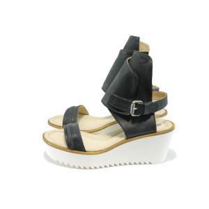 Анатомични черни дамски сандали, естествен набук