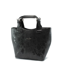 Черна дамска чанта със змийска шарка