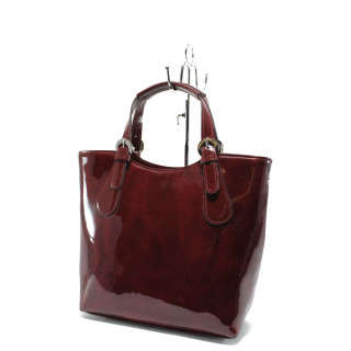 Винена дамска чанта, лачена еко кожа - стил и комфорт в ежедневието N 10007717