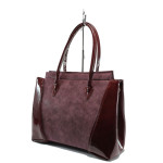 Винена дамска чанта, лачена еко кожа - удобство и стил за вашето ежедневие N 10007821