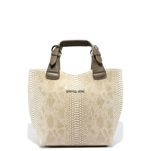 Бежова дамска чанта със змийска шарка