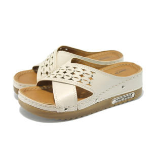 Бежови анатомични дамски чехли с платформа