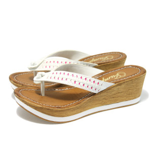 Бели дамски чехли с платформа