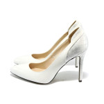 Бели дамски обувки с висок тънък ток