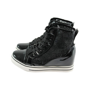 Високи черни дамски кецове с дантела, на скрита платформа