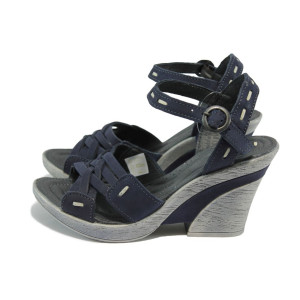 Атрактивен модел сини анатомични сандали на ток, естесвена кожа