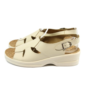 Анатомични бежови дамски сандали