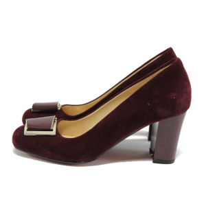 Стилни дамски обувки в бордо с висок дебел ток