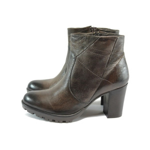 Кафяви дамски боти с дебел ток, от естествена кожа