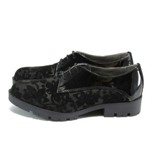 Черни дамски обувки от естествена кожа - велур