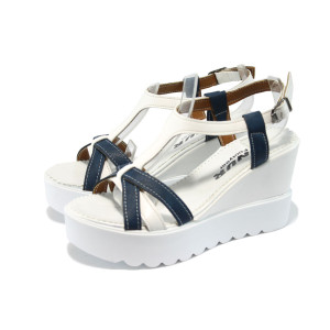 Бели дамски сандали с платформа