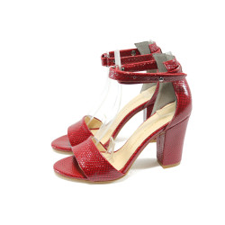 Червени дамски сандали с висок дебел ток - змийска шарка