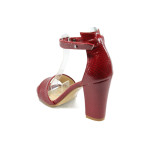 Червени дамски сандали с висок дебел ток - змийска шарка
