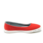 Червени спортни дамски обувки