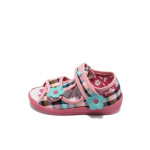 Анатомични розови бебешки сандали