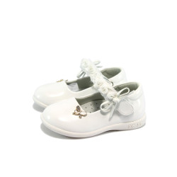 Бели анатомични бебешки обувки