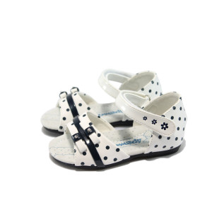 Анатомични бебешки сандали - бели на точки