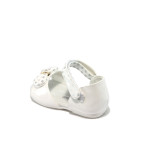 Анатомични бебешки сандали - бели на точки