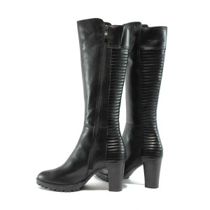 Черни дамски ботуши Caprice от естествена кожа