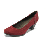 Червени велурени дамски обувки
