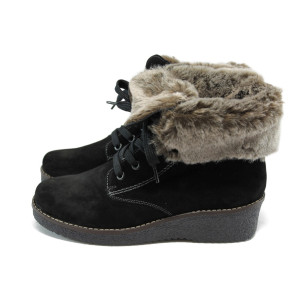 Черни велурени дамски боти Rieker - естествена кожа