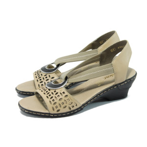 Бежови дамски сандали с нисък ток, естествена кожа