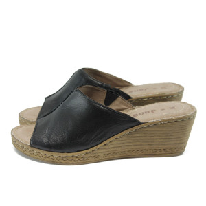 Черни дамски чехли с платформа Jana 8-27210-24 черенKP