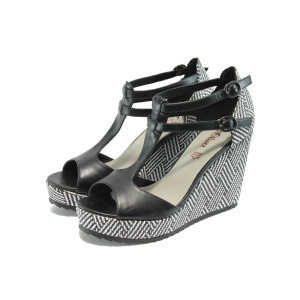Черни дамски сандали с висока платформа и мемори стелки