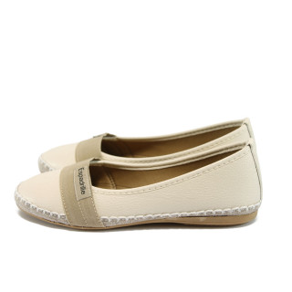 Бежови дамски обувки с равна подметка, здрава еко-кожа - ежедневни обувки за пролетта и лятото N 10008326