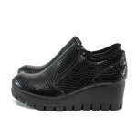 Черни анатомични дамски обувки с платформа, лачена естествена кожа - всекидневни обувки за есента и зимата N 10009467