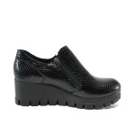 Черни анатомични дамски обувки с платформа, лачена естествена кожа - всекидневни обувки за есента и зимата N 10009467