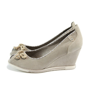 Бежови дамски обувки с платформа, качествен еко-велур - всекидневни обувки за пролетта и лятото N 10008268