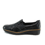 Черни дамски обувки с равна подметка, лачена еко кожа - всекидневни обувки за есента и зимата N 10009322