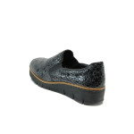 Черни дамски обувки с равна подметка, лачена еко кожа - всекидневни обувки за есента и зимата N 10009322