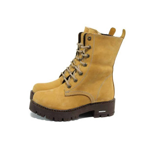 Бежови дамски боти, естествен набук - всекидневни обувки за есента и зимата N 100011884