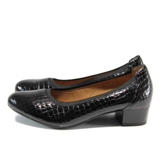Черни дамски обувки със среден ток, лачена естествена кожа - всекидневни обувки за есента и зимата N 100011493