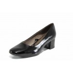 Черни дамски обувки със среден ток, лачена еко кожа - всекидневни обувки за пролетта и лятото N 100012211