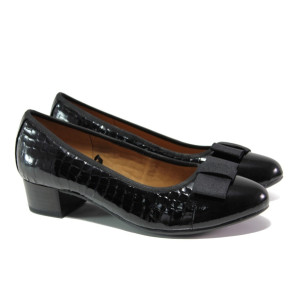 Черни дамски обувки със среден ток, лачена естествена кожа - всекидневни обувки за есента и зимата N 100012932