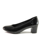 Черни дамски обувки със среден ток, лачена естествена кожа - всекидневни обувки за есента и зимата N 100014310