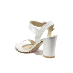 Бели дамски сандали, лачена еко кожа - елегантни обувки за пролетта и лятото N 100014186