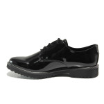 Черни дамски обувки с равна подметка, лачена еко кожа - всекидневни обувки за есента и зимата N 100014404